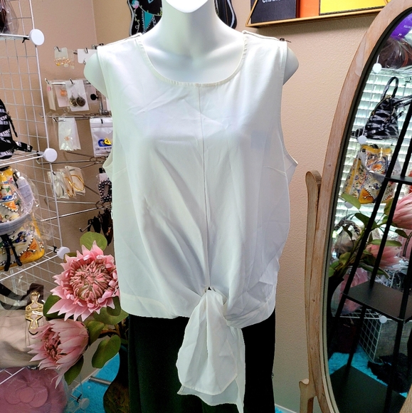 women's elegant sleeveless blouse - Picture 1 of 5